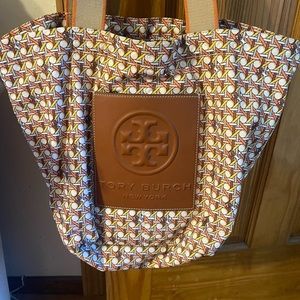 Beautiful Tory Burch bag lightly used like new